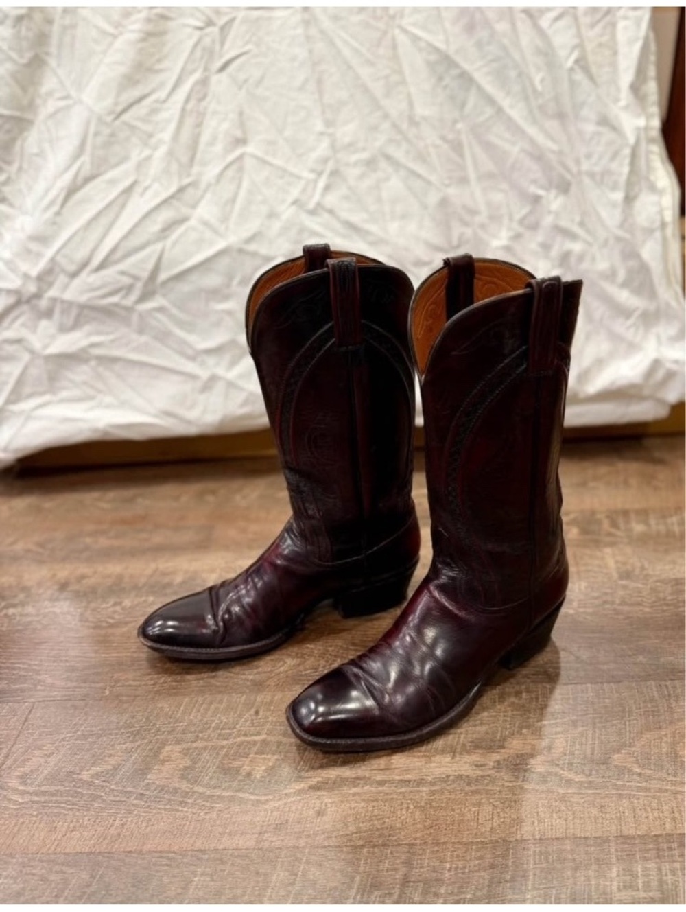 Vintage USA-made Laredo western cowboy boots in a rich burgundy/oxblood color.